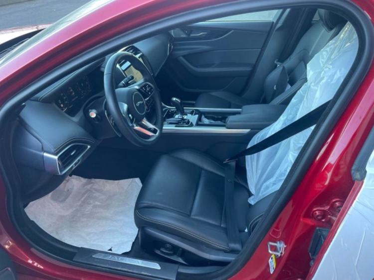 Jaguar XE P300 Sport