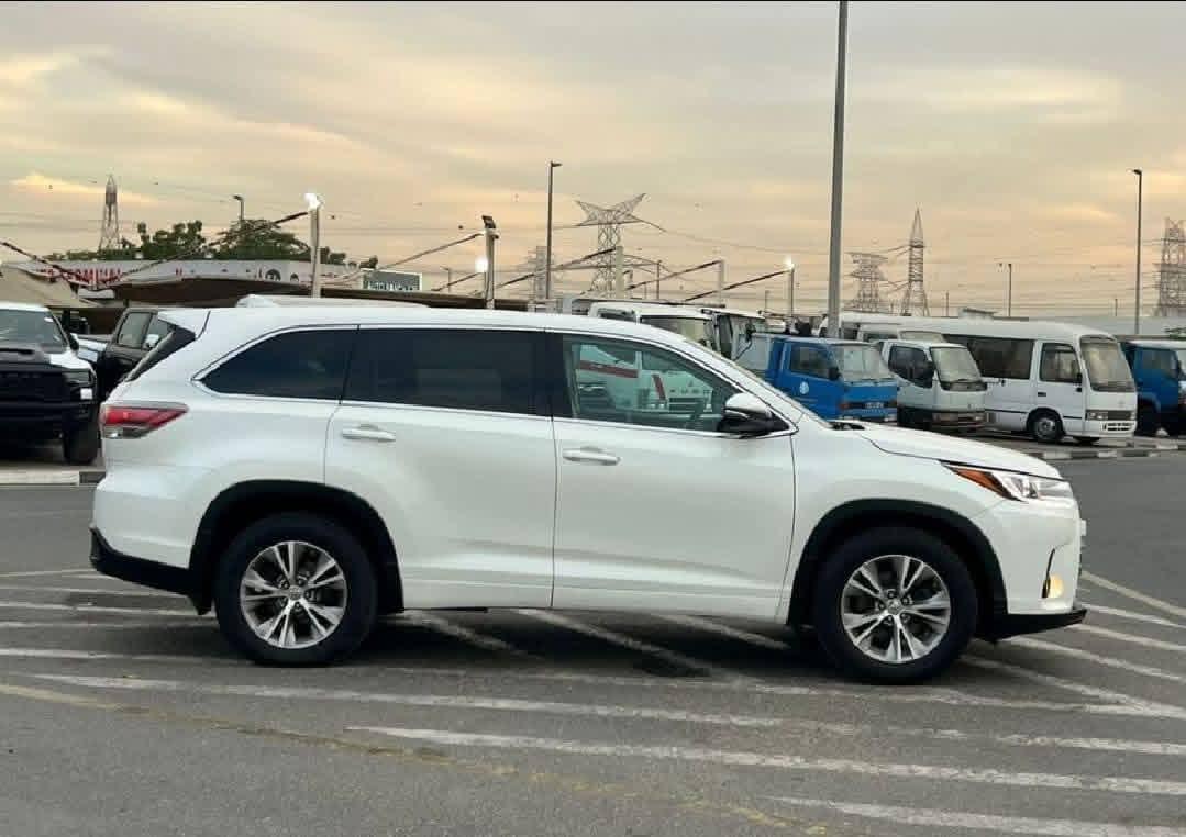 TOYOTA HIGHLANDER