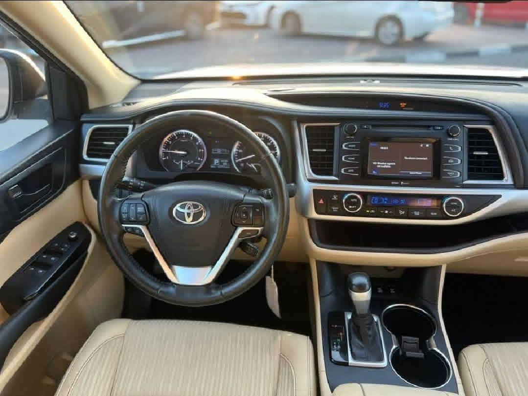 TOYOTA HIGHLANDER